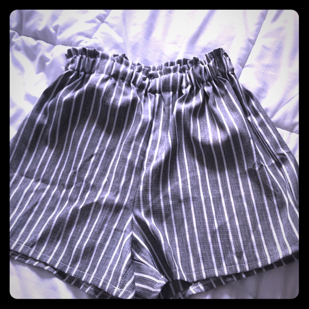 High waist scrunchie shorts